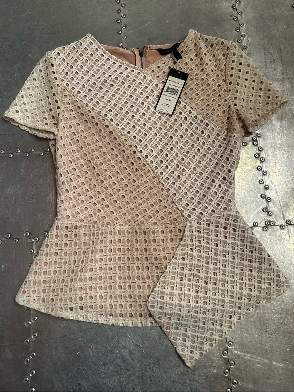 New BCBG Maxazria Woven Eyelet Short Sleeve peplum top in Beige white nude XS